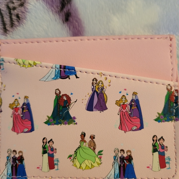 Loungefly Disney card holder - Picture 5 of 7